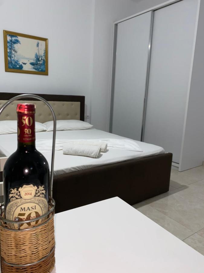 Am Apartment Sarandë Buitenkant foto